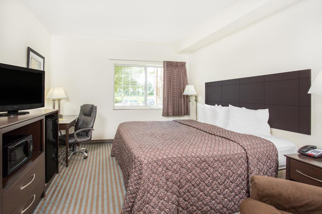 Super 8 By Wyndham Cedar Falls Exterior foto